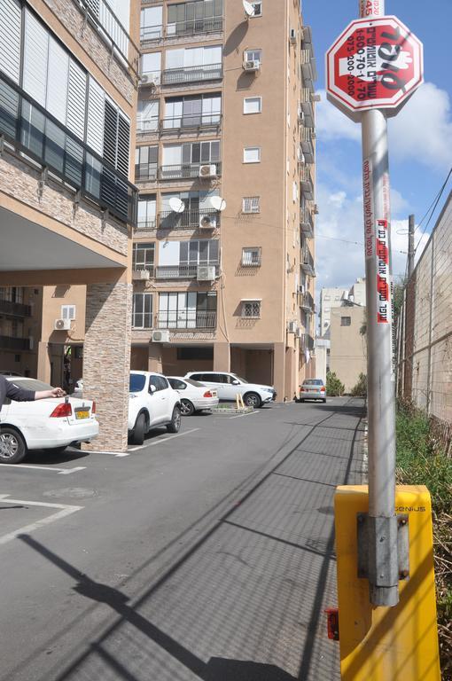 Sky Home Apartment Jabotinsky 8 Bat Yam Exterior foto